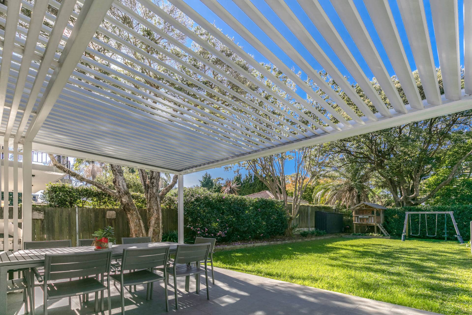 Riverview pergola open roof louvres.