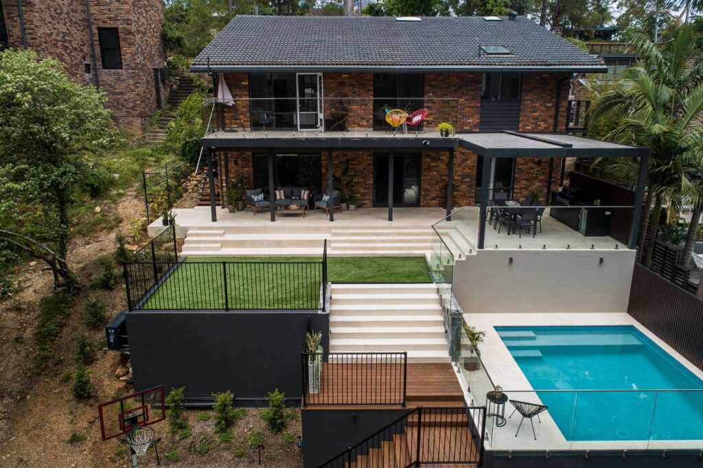 Front photo of West Pymble pergola from across the yard.
