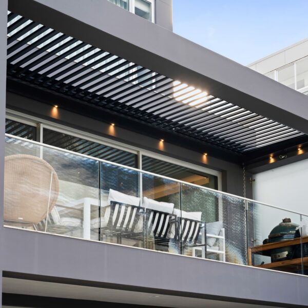 Clovelly Balcony Louvre Roof with Stunning Ocean Views