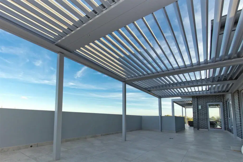 Large opening roof with multiple bays